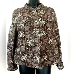 Bandolino Women's Sz M Denim Softer Denim Jacket Collarless Rose Print